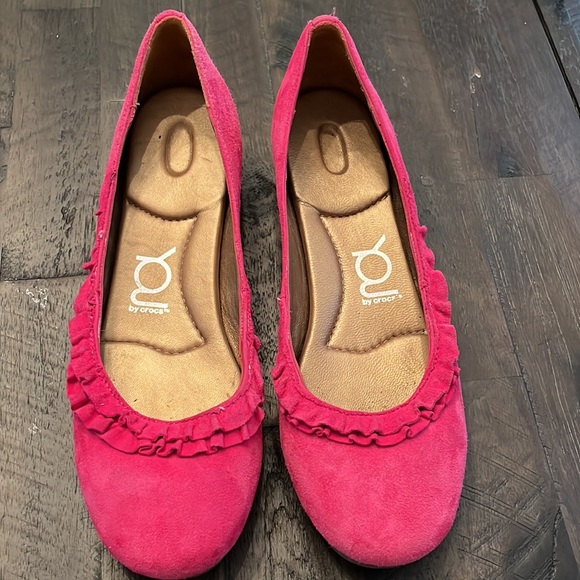 Woman’s pink felt shoe - Picture 2 of 4